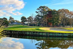 River-Club-14th-Green-and-Clubhouse